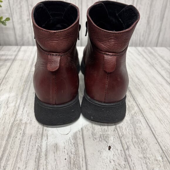 Women’s Size 8 Naot Burgundy Leather Booties EUC - Picture 4 of 8